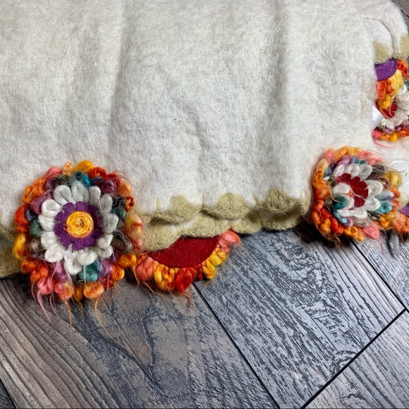 Artistic Accents Hand Crafted Floral Throw Blanket - Picture 3 of 5